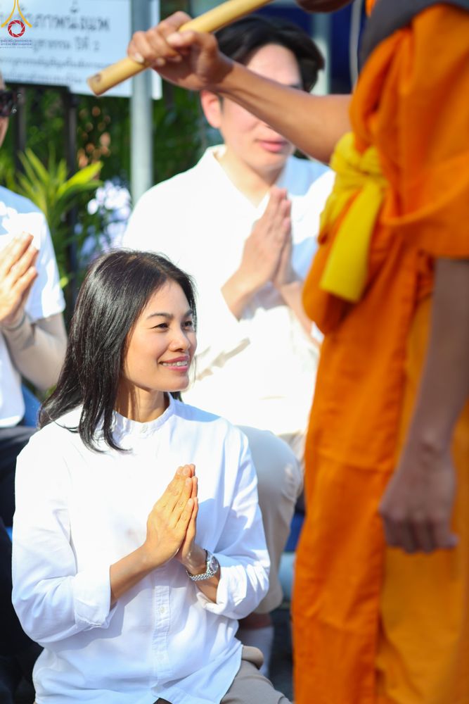 ภาพ No.292893:วันที่ 11 มกราคม พ.ศ. 2569 พิธีต้อนรับพระธรรมยาตรา ณ อนุสรณ์สถานลำดับที่ 3 สถานที่เกิดในเพศสมณะ วัดสองพี่น้อง อำเภอสองพี่น้อง จังหวัดสุพรรณบุรี ในโครงการธรรมยาตรา กตัญญูบูชา มหาปูชนียาจารย์ พระมงคลเทพมุนี(สด จนฺทสโร) พระผู้ปราบมาร อนุสรณ์สถาน 7 แห่ง ปีที