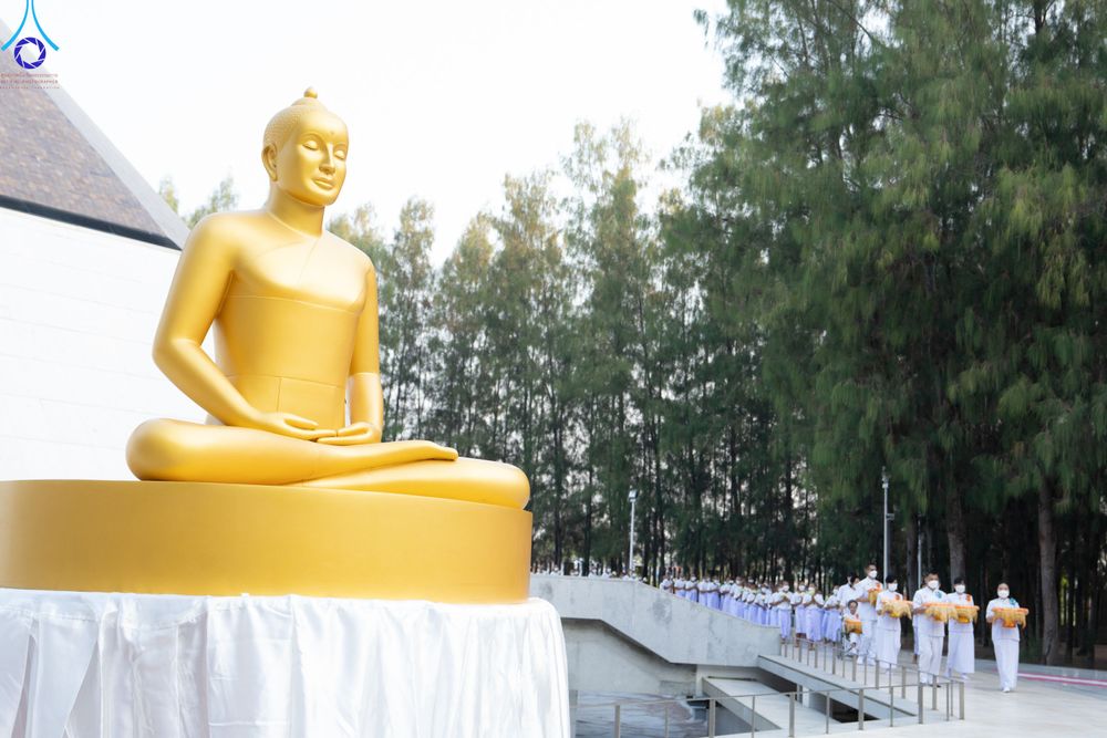 ภาพ No.79649:พิธีขอขมามอบผ้าไตรแด่นาคธรรมทายาท ในโครงการบรรพชาสามเณรฟื้นฟูพระพุทธศาสนาทั่วไทย ณ ศูนย์ปฎิบัติธรรมพระมงคลเทพมุนี  วันที่ 3 เมษายน พ.ศ. 2566