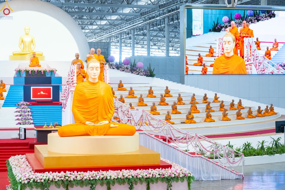 ภาพ No.341952:วันพุธที่ 29 กรกฎาคม พ.ศ. 2569 พิธีประดิษฐานพระบรมสารีริกธาตุภายในเกศดอกบัวตูมองค์พระธรรมกายเพื่ออัญเชิญไปประดิษฐาน  วัดพุทธสันติวัน ธรรมชัย เมืองนาคปูร์ รัฐมหาราษฏระ ประเทศอินเดีย ณ  วัดพระธรรมกาย จ.ปทุมธานี
