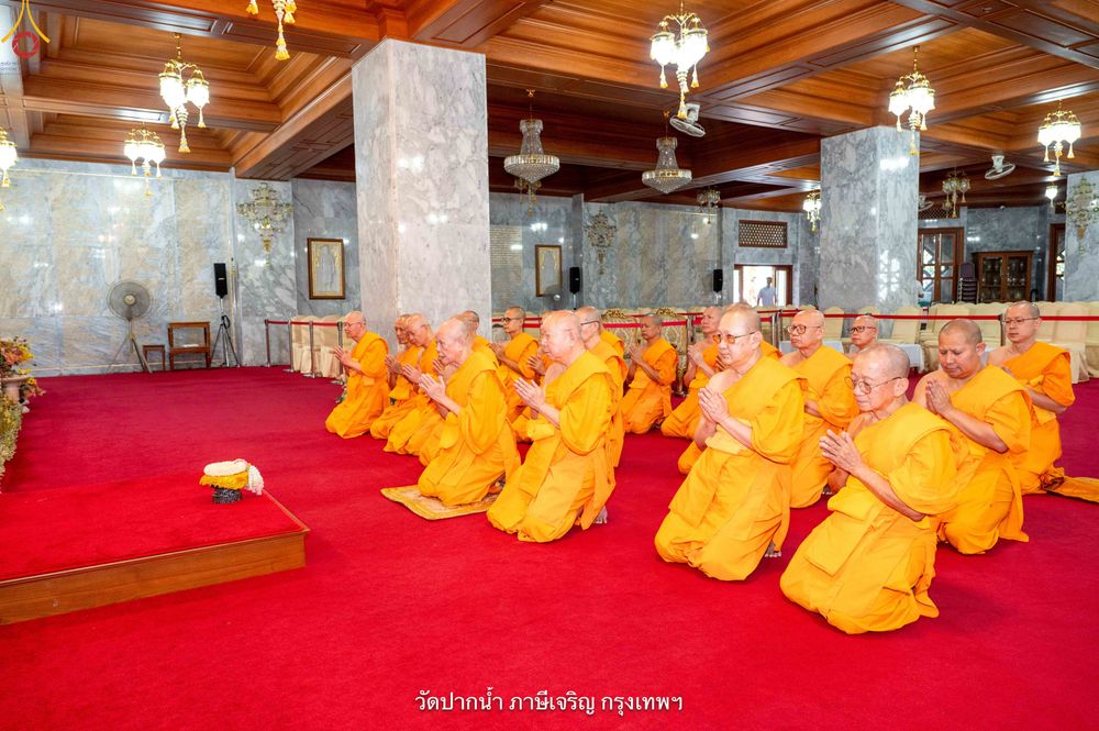 ภาพ No.342116:วันศุกร์ที่ 31 กรกฎาคม พ.ศ.2569 พระภิกษุวัดพระธรรมกาย ทำวัตรพระผู้ใหญ่เนื่องในวันเข้าพรรษา
