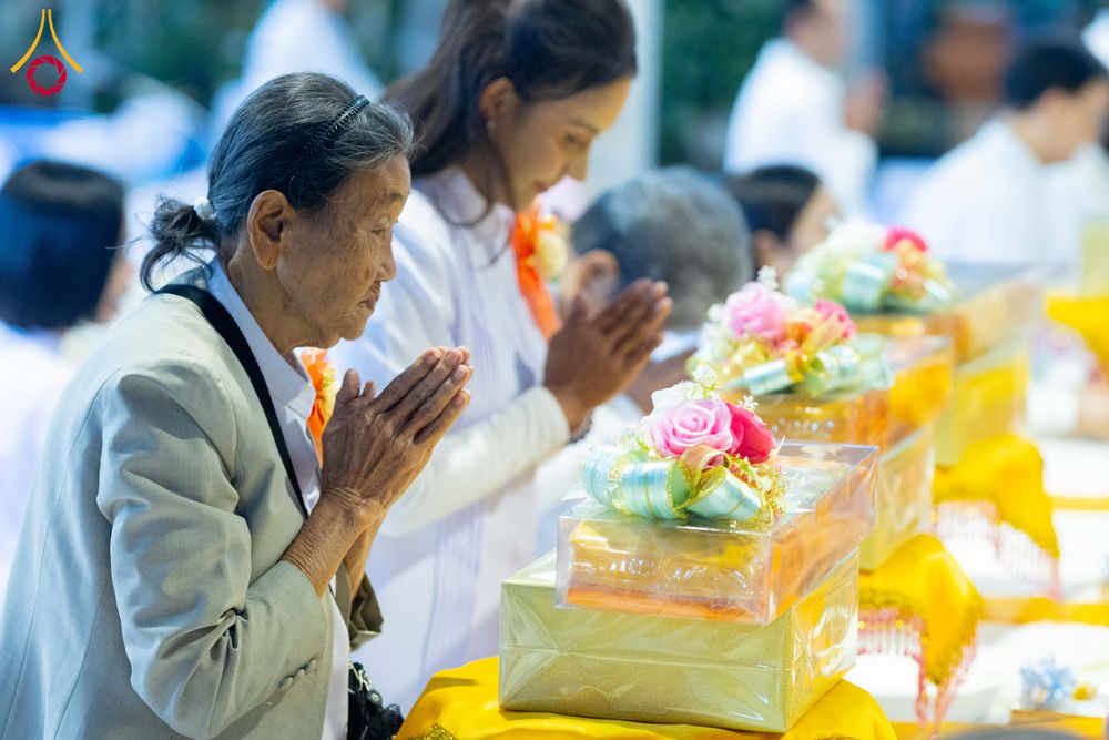 ภาพ No.292587:วันที่ 12 มกราคม พ.ศ. 2569 พิธีถวายภัตตาหารเป็นสังฆทาน แด่พระธรรมยาตรา ณ อนุสรณ์สถานมหาวิหารพระมงคลเทพมุนี (โลตัสแลนด์) อ.สองพี่น้อง จ.สุพรรณบุรี ในโครงการธรรมยาตรา กตัญญูบูชา มหาปูชนียาจารย์ พระมงคลเทพมุนี(สด จนฺทสโร) พระผู้ปราบมาร อนุสรณ์สถาน 7 แห่ง ปี