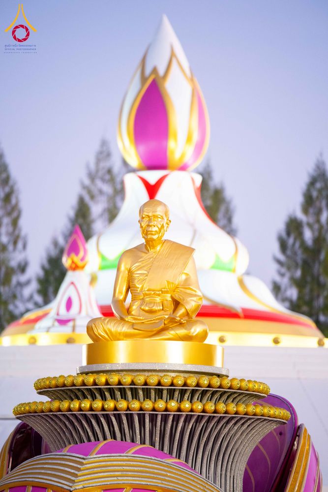 ภาพ No.290590:วันที่ 8 มกราคม พ.ศ. 2569 พระธรรมยาตราปฏิบัติธรรม และถ่ายภาพหมู่ประวัติศาสตร์ ในโครงการธรรมยาตรา กตัญญูบูชามหาปูชนียาจารย์ พระมงคลเทพมุนี(สด จนฺทสโร) พระผู้ปราบมาร อนุสรณ์สถาน 7 แห่ง ปีที่ 14 ณ อนุสรณ์สถานคลองบางนางแท่น อ.สามพราน จ.นครปฐม