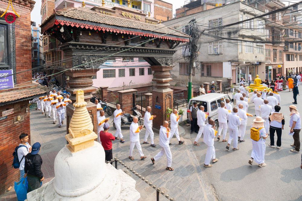 ภาพ No.313565:วันพฤหัสบดีที่ 12 มีนาคม พ.ศ. 2569 ขบวนแห่นาคธรรมทายาทในโครงการบรรพชาสามเณร 500 รูป  จาก นาคบาฮาล (Nagbahal) สู่จัตุรัสปาทัน (Patan Durbar Square) ประเทศเนปาล