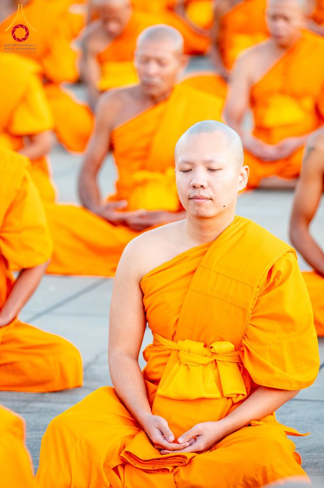 ภาพ No.285198:วันจันทร์ที่ 15 ธันวาคม พ.ศ.2568  บันทึกภาพหมู่ประวัติศาสตร์ โครงการบรรพชาอุปสมบทหมู่  รุ่นบูชาธรรมมหาปูชนียาจารย์ ประจำปี 2568 ณ ลานธรรมมหาธรรมกายเจดีย์ วัดพระธรรมกาย