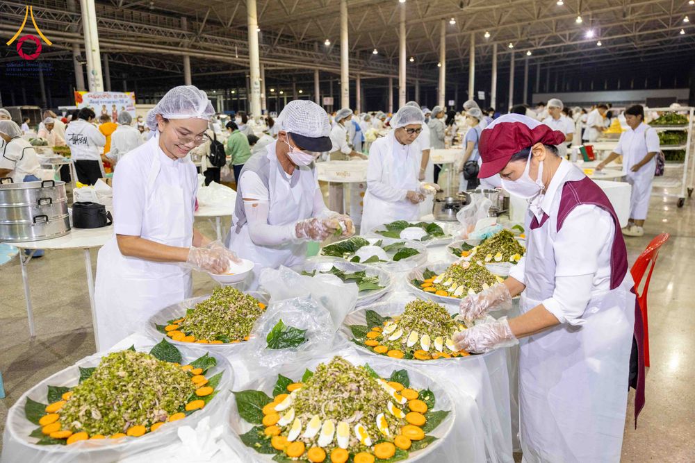 ภาพ No.303429:วันที่ 27 มกราคม พ.ศ. 2569 พิธีถวายภัตตาหารเป็นสังฆทาน แด่พระธรรมยาตรา ณ วัดพระธรรมกาย  จังหวัดปทุมธานี ในโครงการธรรมยาตรา กตัญญูบูชา มหาปูชนียาจารย์ พระมงคลเทพมุนี(สด จนฺทสโร) พระผู้ปราบมาร อนุสรณ์สถาน 7 แห่ง ปีที่ 14