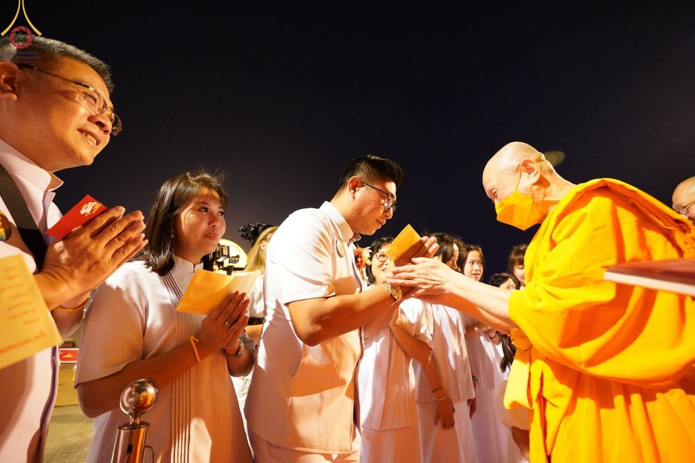 ภาพ No.77333:พิธีจุดมาฆประทีป ในวันมาฆบูชา อาทิตย์ต้นเดือนที่ 6 มีนาคม พ.ศ. 2566 ณ วัดพระธรรมกาย อ.คลองหลวง จ.ปทุมธานี