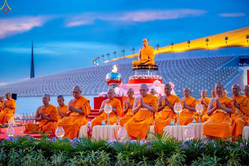 ภาพ No.253032:วันที่ 10 ตุลาคม พ.ศ. 2568 พิธีปลูกต้นทรัพย์บานชื่น ณ ลานธรรม วัดพระธรรมกาย