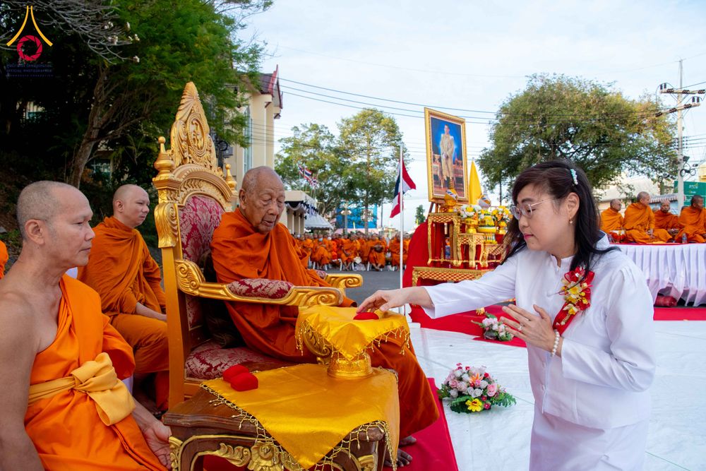 ภาพ No.310320:วันอาทิตย์ที่ 15 กุมภาพันธ์ พ.ศ. 2569 ตักบาตรพระ 1,000 รูป เมืองตรัง ปีที่ 2 ณ ลานพระบรมราชานุสาวรีย์ รัชกาลที่ 5 (หน้าศาลจังหวัดตรัง)อ.เมือง จ.ตรัง