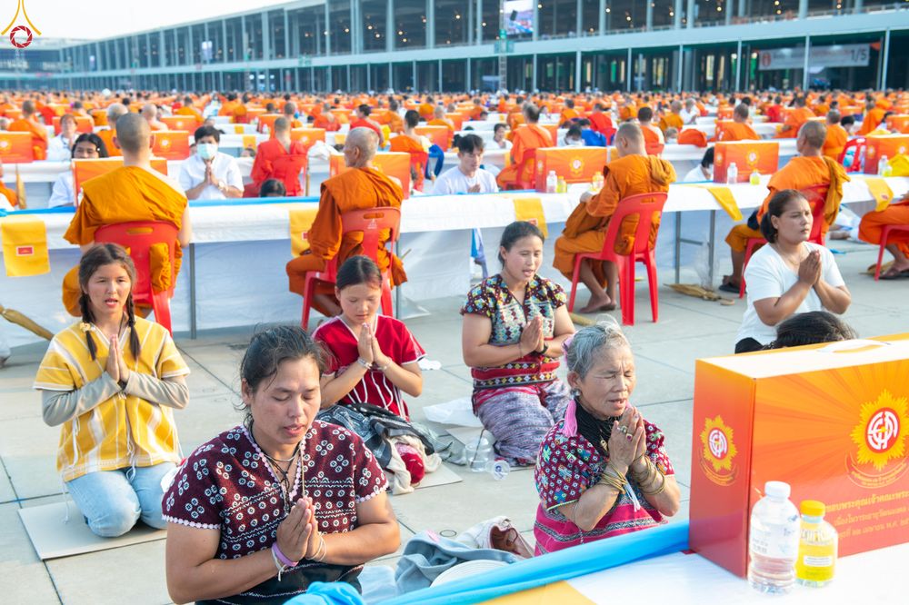 ภาพ No.324670:วันที่ 22 เมษายน พ.ศ.2569 (วันคุ้มครองโลก) บรรยากาศสาธุชน ในงานถวายมหาสังฆทาน 40,000 กว่าวัดทั่วประเทศ ณ ลานธรรม วัดพระธรรมกาย