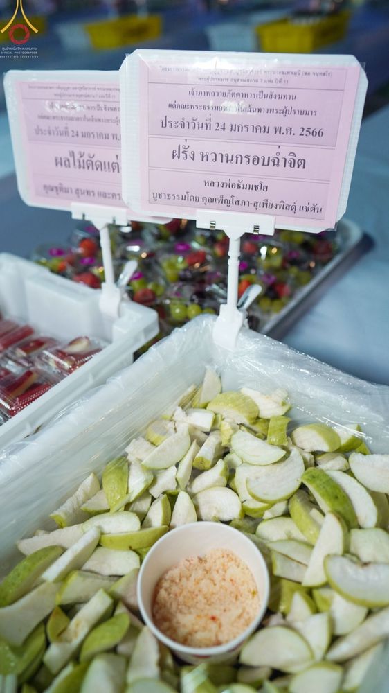 ภาพ No.74033:พิธีถวายภัตตาหารเป็นสังฆทาน แด่คณะพระธรรมยาตราฯ ในโครงการธรรมยาตรากตัญญูบูชา มหาปูชนียาจารย์ พระมงคลเทพมุนี(สด จนฺทสโร) พระผู้ปราบมาร อนุสรณ์สถาน 7 แห่ง ปีที่ 11 วันที่ 24 มกราคม พ.ศ. 2566