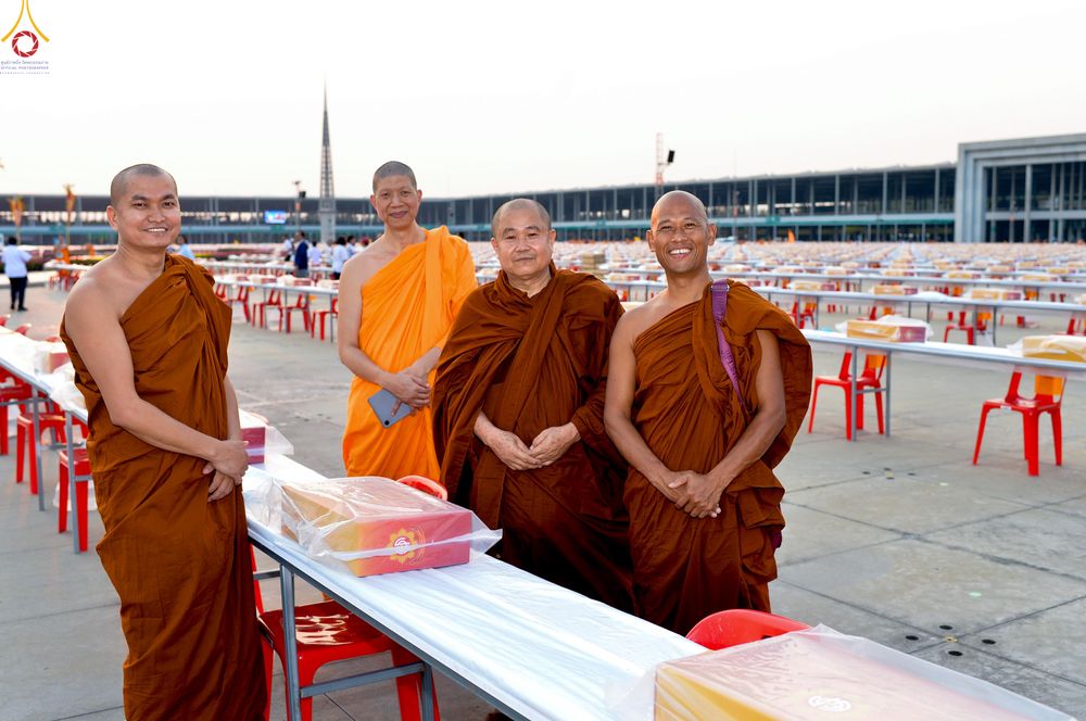 ภาพ No.323125:วันที่ 19 เมษายน พ.ศ.2569 การเรียงกล่องไทยธรรม , เตรียมงานจราจร เพื่องานถวายมหาสังฆทาน 40,000 กว่าวัดทั่วประเทศ วันคุ้มครองโลก 22 เมษายน พ.ศ.2569 วัดพระธรรมกาย
