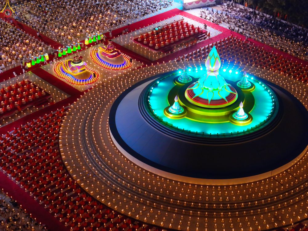 ภาพ No.292176:วันที่ 10 มกราคม พ.ศ. 2569 พิธีจุดประทีปถวายเป็นพุทธบูชา และบูชาธรรมมหาปูชนียาจารย์  ณ อนุสรณ์สถานคลองบางนางแท่น อ.สามพราน จ.นครปฐม ในโครงการธรรมยาตรา กตัญญูบูชา มหาปูชนียาจารย์ พระมงคลเทพมุนี(สด จนฺทสโร) พระผู้ปราบมาร อนุสรณ์สถาน 7 แห่ง ปีที่ 14