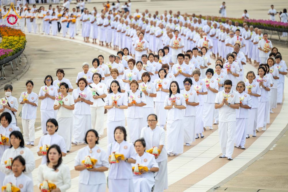 ภาพ No.341479:วันเสาร์ที่ 25 กรกฎาคม พ.ศ. 2569 พิธีเวียนประทักษิณ พิธีวันทาเจดีย์  โครงการอุปสมบทหมู่ รุ่นเข้าพรรษา ปี พ.ศ.2569 โครงการบวชพระนานาชาติ AEC และ WAB รุ่นที่ 10 ณ โบสถ์พระไตรปิฎก วัดพระธรรมกาย จ.ปทุมธานี