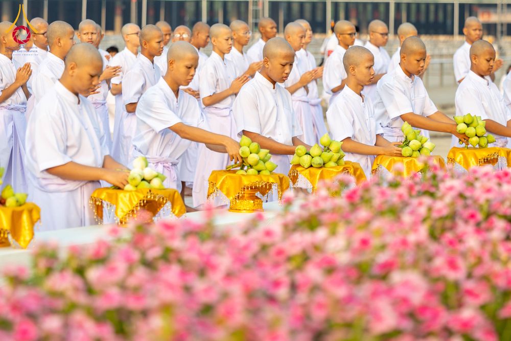 ภาพ No.319410:วันเสาร์ที่ 4 เมษายน พ.ศ.2569 พิธีขอขมา มอบผ้าไตร และถวายบาตรแด่นาคธรรมทายาท ในโครงการบรรพชาสามเณรฟื้นฟูพระพุทธศาสนาทั่วไทย โครงการหน่อแก้วเปรียญธรรม รุ่นที่ 14 โครงการสามเณรยุวธรรมทายาท รุ่นที่ 34 โครงการสามเณรมัชฌิมธรรมทายาท รุ่นที่ 30 ณ สภาธรรมกายสากล