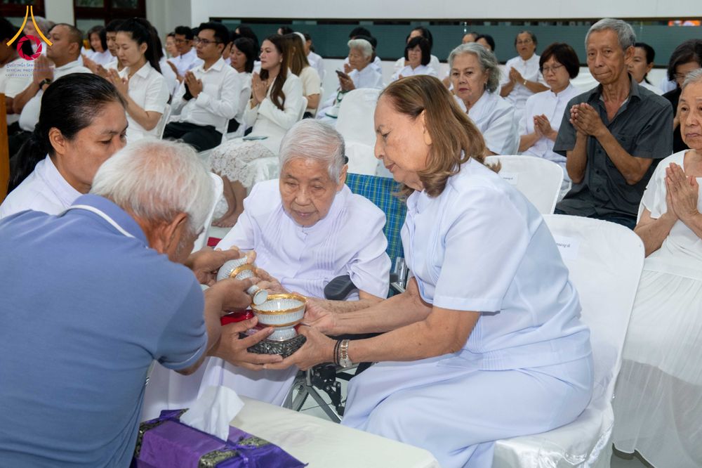 ภาพ No.316139:วันศุกร์ที่ 27 มีนาคม พ.ศ. 2569 พิธีบำเพ็ญกุศล คุณพ่อณรงค์ จินตมากุล  สิริอายุ 99 ปี 11 เดือน โยมบิดา พระครูปลัดรัตนวีรวัฒน์ (รังสฤษดิ์ อิทฺธิจินตโก) ที่ปรึกษาเจ้าคณะจังหวัดปทุมธานี เจ้าอาวาสวัดพระธรรมกาย  ณ ห้องปลูกศรัทธา 2 วัดพระธรรมกาย ปทุมธานี