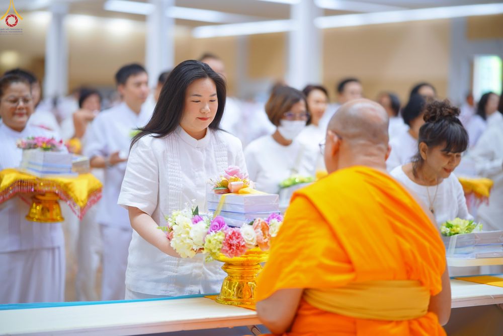 ภาพ No.329078:วันอาทิตย์ที่ 17 พฤษภาคม พ.ศ.2569 พิธีร่วมบุญการศึกษาพระภิกษุสามเณร (หนังสือบาลี นักธรรม ทางก้าวหน้า World-Pec) ณ ห้องแก้วสารพัดนึก 2 วัดพระธรรมกาย
