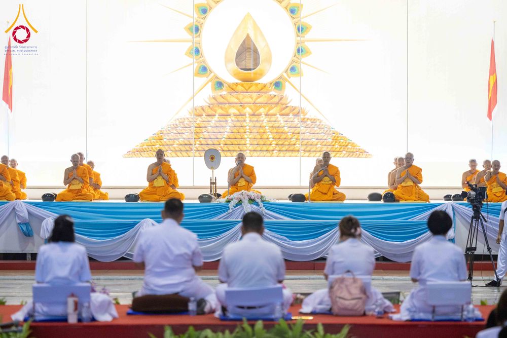 ภาพ No.308207:วันที่ 1  กุมภาพันธ์ พ.ศ. 2569 พิธีตักบาตรข้าวสารอาหารแห้ง ณ บ้านแก้วเรือนทองคุณยาย สภาธรรมกายสากล วัดพระธรรมกาย