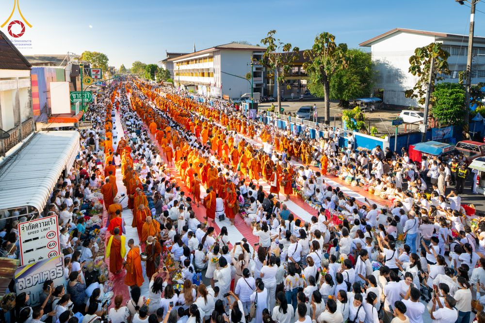 ภาพ No.311229:วันเสาร์ที่ 28 กุมภาพันธ์ พ.ศ. 2569 พิธีตักบาตรพระมหากุศล 11,250 รูป เฉลิมฉลอง 1,250 ปีศรีธรรมราชเจดีย์ สู่มรดกโลก ณ ถนนราชดำเนิน บริเวณหน้าวัดพระมหาธาตุวรมหาวิหาร อ.เมือง จ.นครศรีธรรมราช