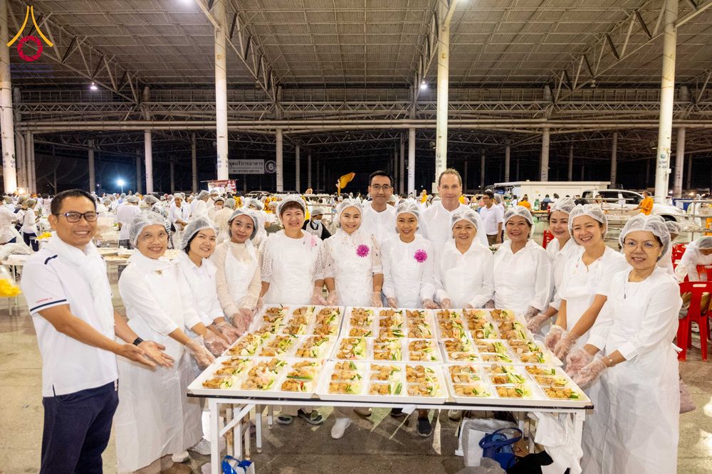 ภาพ No.303031:วันที่ 26 มกราคม พ.ศ. 2569 พิธีถวายภัตตาหารเป็นสังฆทาน แด่พระธรรมยาตรา ณ วัดพระธรรมกาย  จังหวัดปทุมธานี ในโครงการธรรมยาตรา กตัญญูบูชา มหาปูชนียาจารย์ พระมงคลเทพมุนี(สด จนฺทสโร) พระผู้ปราบมาร อนุสรณ์สถาน 7 แห่ง ปีที่ 14