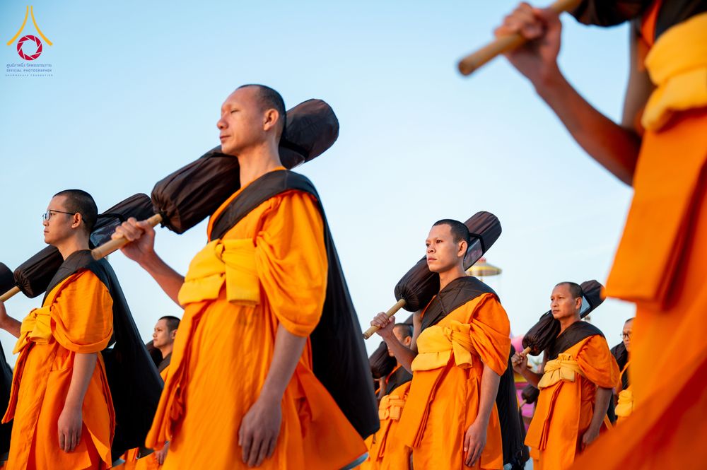 ภาพ No.294671:วันอาทิตย์ที่ 14 ธันวาคม พ.ศ.2568 พระธรรมยาตราปฏิบัติธรรมและถ่ายภาพหมู่ประวัติศาสตร์ ณ วัดสองพี่น้อง ต.ต้นตาล อ.สองพี่น้อง จ.สุพรรณบุรี ในโครงการธรรมยาตรา กตัญญูบูชา มหาปูชนียาจารย์ พระมงคลเทพมุนี(สด จนฺทสโร) พระผู้ปราบมาร อนุสรณ์สถาน 7 แห่ง ปีที่ 14