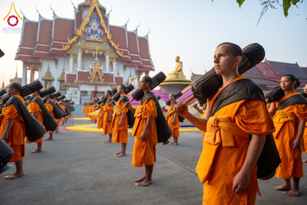 ภาพ No.297355:วันที่ 15 มกราคม พ.ศ.2569 พระธรรมยาตราปฏิบัติธรรมและถ่ายภาพหมู่ประวัติศาสตร์ อนุสรณ์สถานลำดับที่ 4 สถานที่เกิดด้วยกายธรรม  ณ วัดโบสถ์บน ต.บางคูเวียง จ.นนทบุรี ในโครงการธรรมยาตรา กตัญญูบูชา มหาปูชนียาจารย์ พระมงคลเทพมุนี(สด จนฺทสโร) พระผู้ปราบมาร อนุสรณ์ส