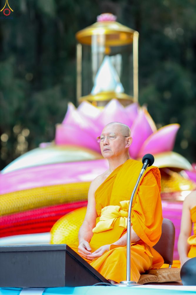 ภาพ No.289173:วันที่ 7 มกราคม พ.ศ. 2569 พิธีตักบาตรพระธรรมยาตรา ณ อนุสรณ์สถานลำดับที่ 1 สถานที่เกิดด้วยรูปกายเนื้อ อนุสรณ์สถานมหาวิหารพระมงคลเทพมุนี (โลตัสแลนด์) อ.สองพี่น้อง จ.สุพรรณบุรี ในโครงการธรรมยาตรา กตัญญูบูชา มหาปูชนียาจารย์ พระมงคลเทพมุนี(สด จนฺทสโร) พระผู้ป