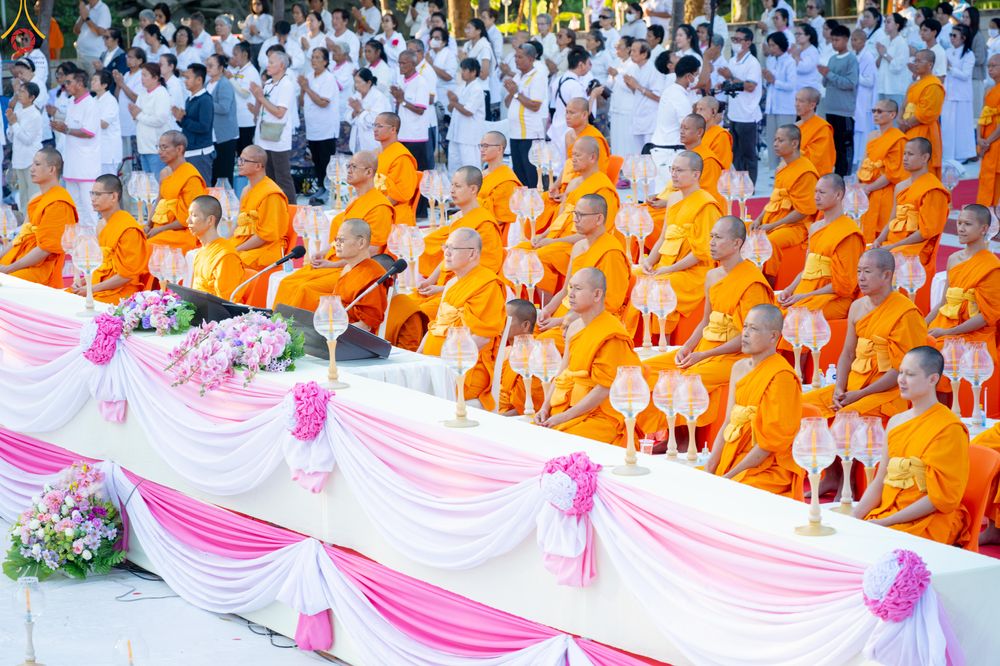 ภาพ No.291979:วันที่ 10 มกราคม พ.ศ. 2569 พิธีจุดประทีปถวายเป็นพุทธบูชา และบูชาธรรมมหาปูชนียาจารย์  ณ อนุสรณ์สถานคลองบางนางแท่น อ.สามพราน จ.นครปฐม ในโครงการธรรมยาตรา กตัญญูบูชา มหาปูชนียาจารย์ พระมงคลเทพมุนี(สด จนฺทสโร) พระผู้ปราบมาร อนุสรณ์สถาน 7 แห่ง ปีที่ 14