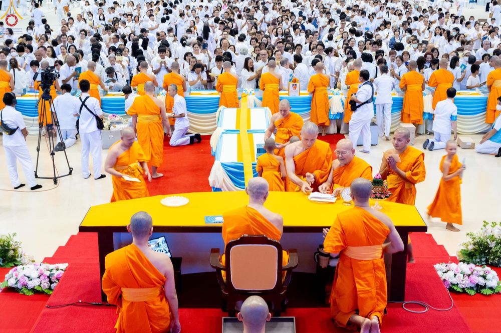 ภาพ No.281132:วันที่ 21 ธันวาคม พ.ศ.2568 พิธีมุทิตาหลวงพ่อทัตตชีโว ณ ห้องแก้วสารพัดนึก วัดพระธรรมกาย