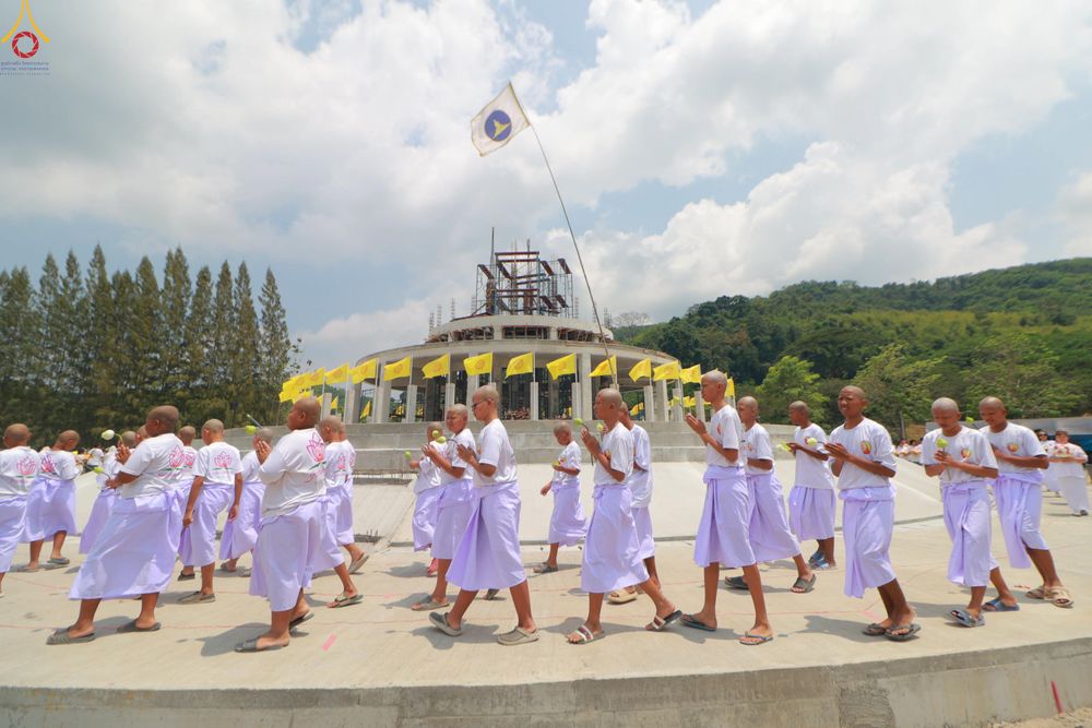 ภาพ No.320125:วันเสาร์ที่ 4 เมษายน 2569 พิธีตัดปอยผม ขอขมาผู้ปกครอง  มอบบาตร-ผ้าไตร และพิธีบรรพชาสามเณร 87 รูป  ณ ศูนย์ปฏิบัติธรรมระยอง(บ้านช่องลม)  ต.บางบุตร อ.บ้านค่าย จ.ระยอง