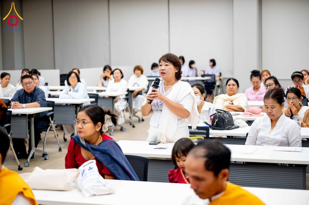 ภาพ No.313085:วันที่ 4 มีนาคม พ.ศ. 2559 หลวงพ่อทัตตชีโว รองเจ้าอาวาสวัดพระธรรมกาย ได้เมตตาถวายการต้อนรับปฏิสันถารพระอาคันตุกะจาก 19 ประเทศ ที่เดินทางมาร่วมงานวันมาฆบูชา ณ วัดพระธรรมกาย