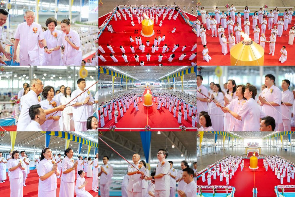 กลุ่มพุทธศาสนิกชนสวมชุดขาวร่วมพิธีจุดเทียนใจ ไฟนิรันดร์ อนันตชัย ภายในอาคารวัดพระธรรมกาย