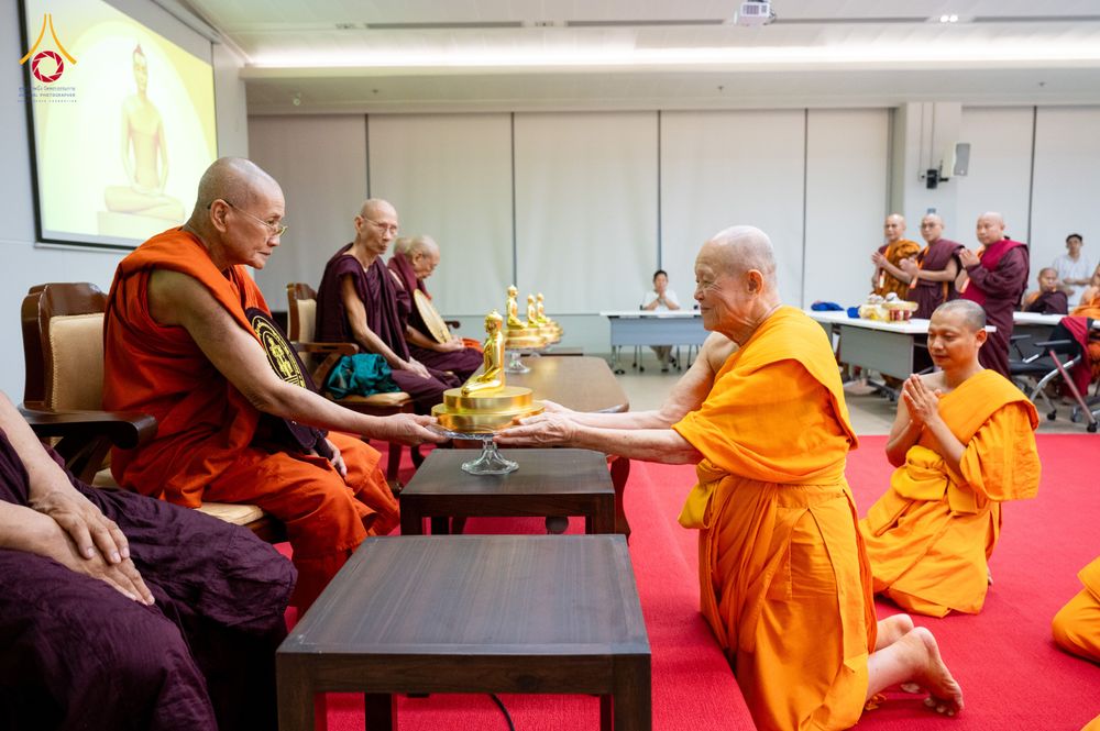 ภาพ No.325595:วันที่ 24 เมษายน พ.ศ.2569 หลวงพ่อทัตตชีโว รองเจ้าอาวาสวัดพระธรรมกาย ถวายการต้อนรับและปฏิสันถารคณะสงฆ์เมียนมาร์