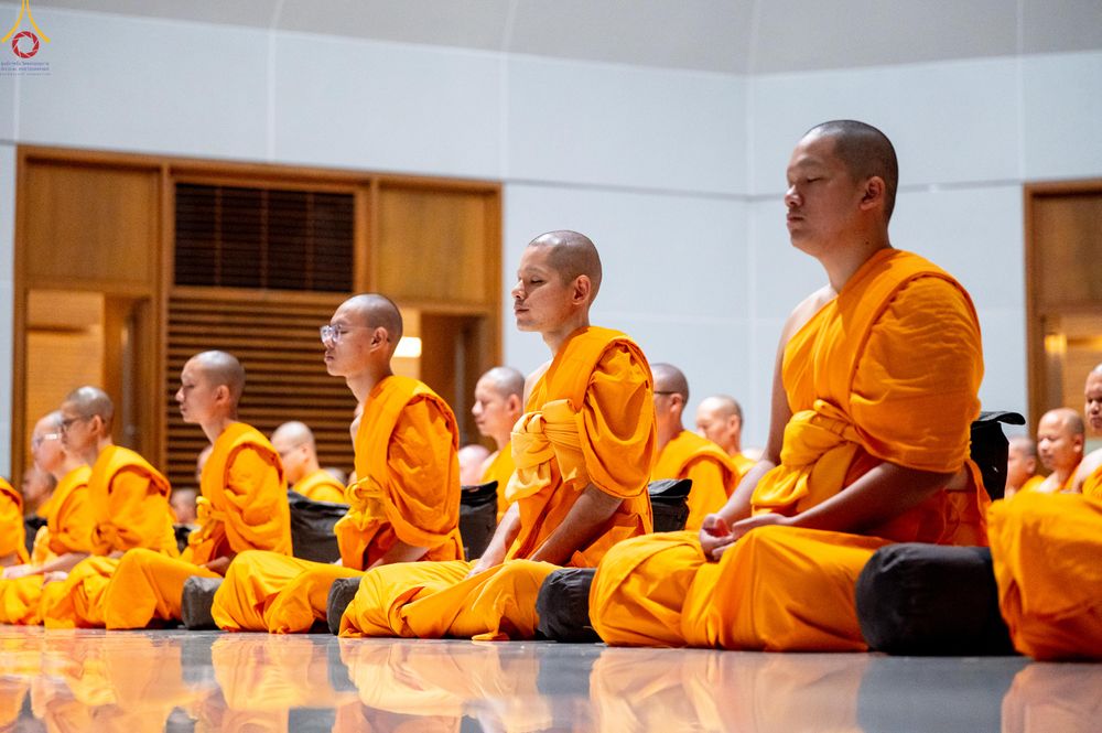 ภาพ No.288384:วันที่ 4 มกราคม พ.ศ. 2569 พระธรรมยาตราปฏิบัติธรรม และถ่ายภาพหมู่ประวัติศาสตร์ ในโครงการธรรมยาตรา กตัญญูบูชา มหาปูชนียาจารย์ พระมงคลเทพมุนี(สด จนฺทสโร) พระผู้ปราบมาร อนุสรณ์สถาน 7 แห่ง ปีที่ 14 ณ อนุสรณ์สถานมหาวิหารพระมงคลเทพมุนี (โลตัสแลนด์) อ.สองพี่น้อง