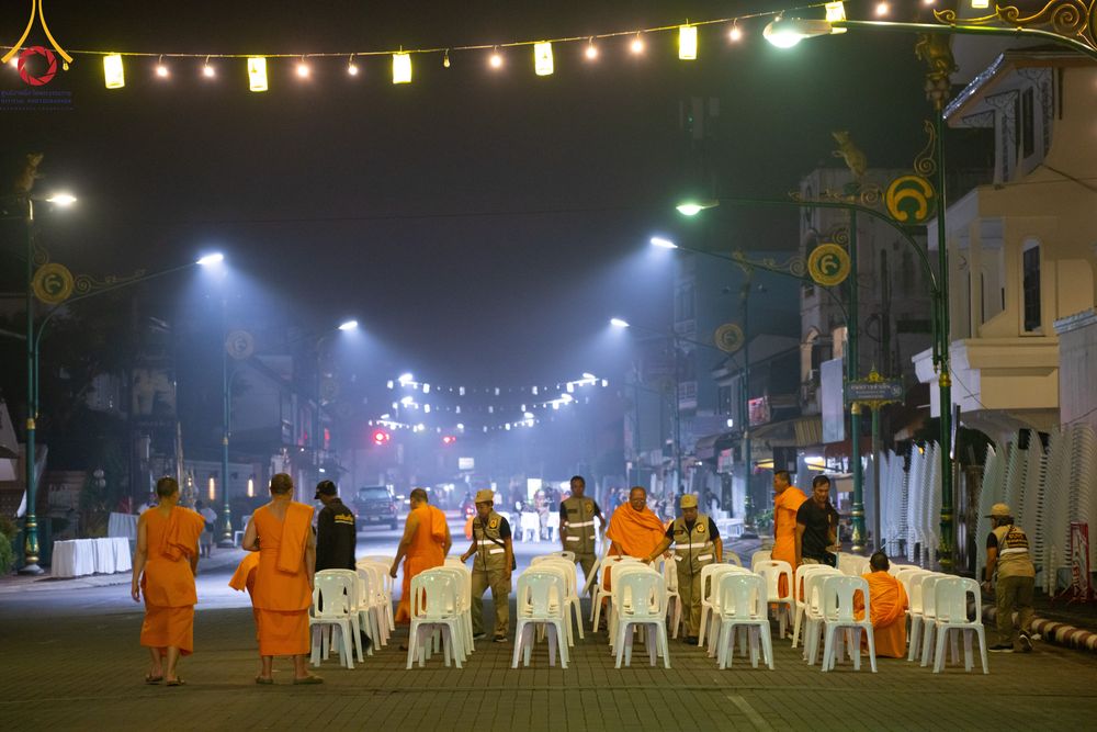 ภาพ No.311132:วันเสาร์ที่ 28 กุมภาพันธ์ พ.ศ. 2569 พิธีตักบาตรพระมหากุศล 11,250 รูป เฉลิมฉลอง 1,250 ปีศรีธรรมราชเจดีย์ สู่มรดกโลก ณ ถนนราชดำเนิน บริเวณหน้าวัดพระมหาธาตุวรมหาวิหาร อ.เมือง จ.นครศรีธรรมราช