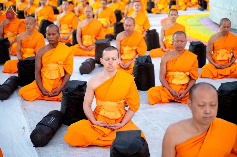 ภาพ No.294587:วันอาทิตย์ที่ 14 ธันวาคม พ.ศ.2568 พระธรรมยาตราปฏิบัติธรรมและถ่ายภาพหมู่ประวัติศาสตร์ ณ วัดสองพี่น้อง ต.ต้นตาล อ.สองพี่น้อง จ.สุพรรณบุรี ในโครงการธรรมยาตรา กตัญญูบูชา มหาปูชนียาจารย์ พระมงคลเทพมุนี(สด จนฺทสโร) พระผู้ปราบมาร อนุสรณ์สถาน 7 แห่ง ปีที่ 14