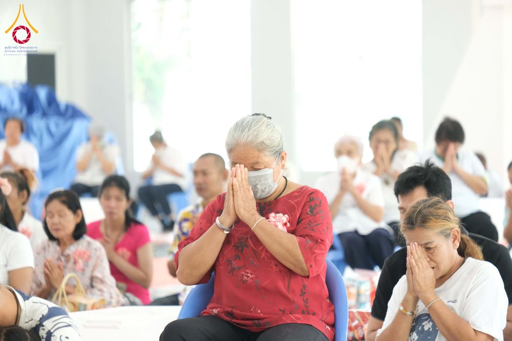 ภาพ No.320898:วันเสาร์ที่ 11 เมษายน พ.ศ.2569 พิธีตักบาตรฉลองสามเณรใหม่ ณ ศูนย์อบรมเยาวชนนครปฐม