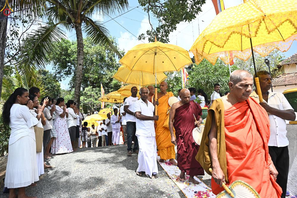 ภาพ No.278678:วันที่ 30 ตุลาคม พ.ศ.2568 กฐินสมทบต่างประเทศ โดยคณะศิษยานุศิษย์ บูชาธรรม 81 ปี หลวงพ่อธัมมชโย ณ วัดศรีสุดาสนะ รังกุต วิหาร ประเทศศรีลังกา