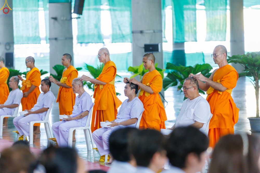 ภาพ No.333533:วันอาทิตย์ที่ 7 มิถุนายน พ.ศ.2569 พิธีตัดปอยผมและปลงผมนาคธรรมทายาท โครงการบรรพชาและอุปสมบทหมู่ธรรมทายาท รุ่นผู้บริหาร รุ่นที่ 16 ณ วิหารคด 11 วัดพระธรรมกาย