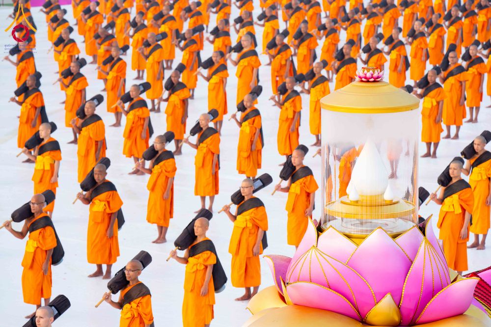 ภาพ No.299828:วันที่ 19 มกราคม พ.ศ.2569 พระธรรมยาตราปฏิบัติธรรมและถ่ายภาพหมู่ประวัติศาสตร์ ณ อนุสรณ์สถานลำดับที่ 5 สถานที่เผยแผ่วิชชาธรรมกายครั้งแรก  อนุสรณ์สถานบางปลาวัดบางปลา อ.บางเลน จ.นครปฐม ในโครงการธรรมยาตรา กตัญญูบูชา มหาปูชนียาจารย์ พระมงคลเทพมุนี(สด จนฺทสโร) 