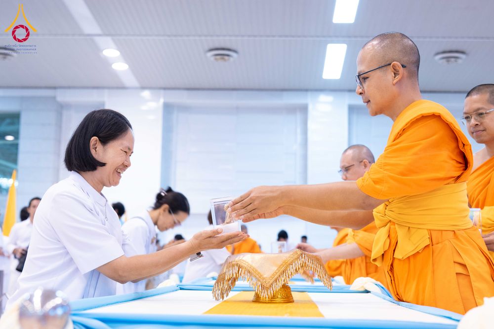 ภาพ No.338036:วันอาทิตย์ต้นเดือน 5 กรกฎาคม พ.ศ.2569 สัมมนาพิเศษ พิธีมอบพระของขวัญ ณ ห้องแก้วสารพัด1 วัดพระธรรมกาย