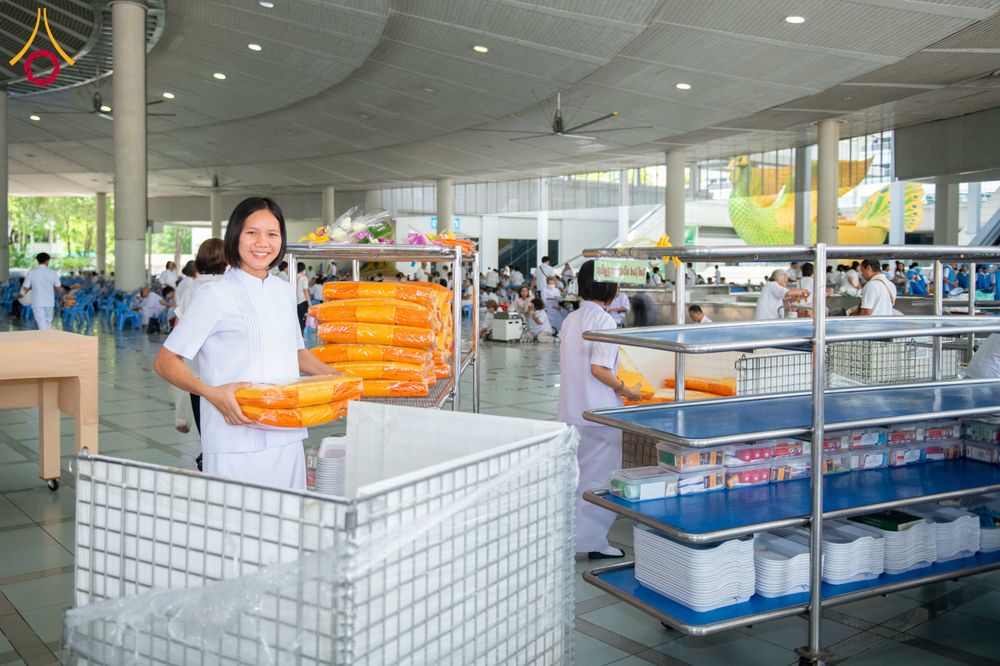 ภาพ No.326753:วันที่ 1 พฤษภาคม พ.ศ.2569 พิธีบุพเปตพลี ครั้งที่ 181 ร่วมอุทิศบุญแด่หมู่ญาติที่ล่วงลับไปแล้ว และสืบทอดอายุพระพุทธศาสนา ณ หอฉันคุณยายอาจารย์ฯ วัดพระธรรมกาย