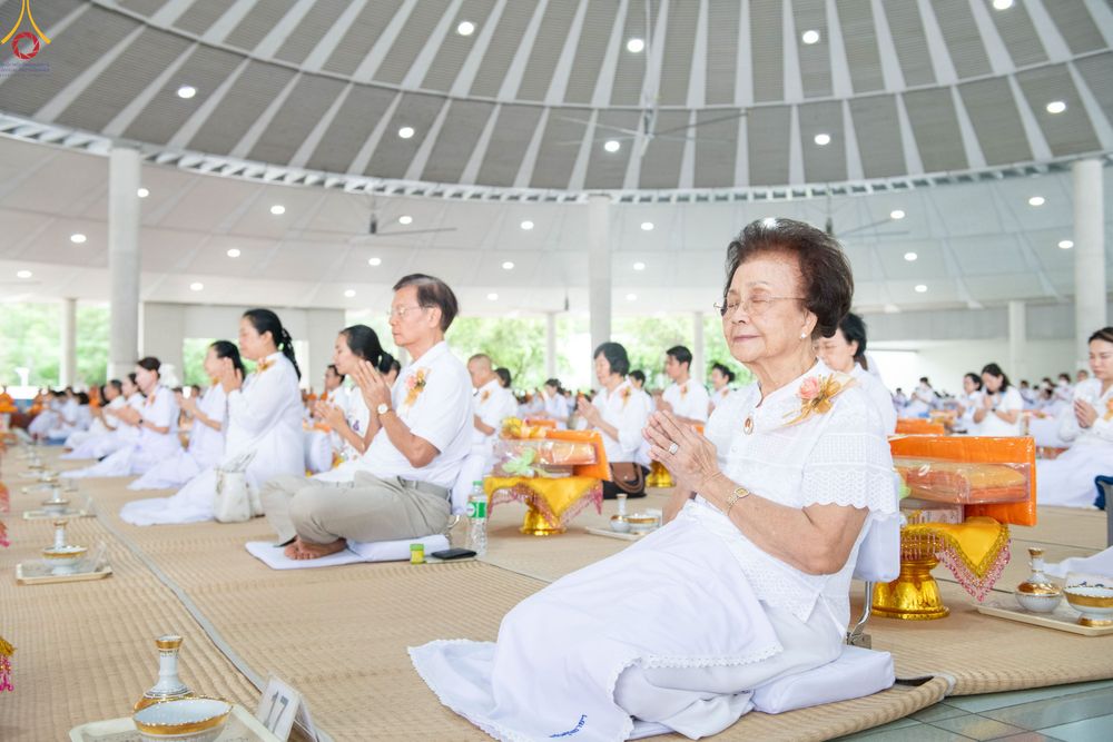ภาพ No.348253:วันที่ 10 กันยายน พ.ศ.2569 พิธีสวดพระพุทธมนต์ และถวายภัตตาหารเป็นสังฆทาน เนื่องในวันครบ 26 ปี วันคล้ายละสังขาร คุณยายอาจารย์มหารัตนอุบาสิกาจันทร์ ขนนกยูง ณ หอฉันคุณยายอาจารย์ฯ วัดพระธรรมกาย