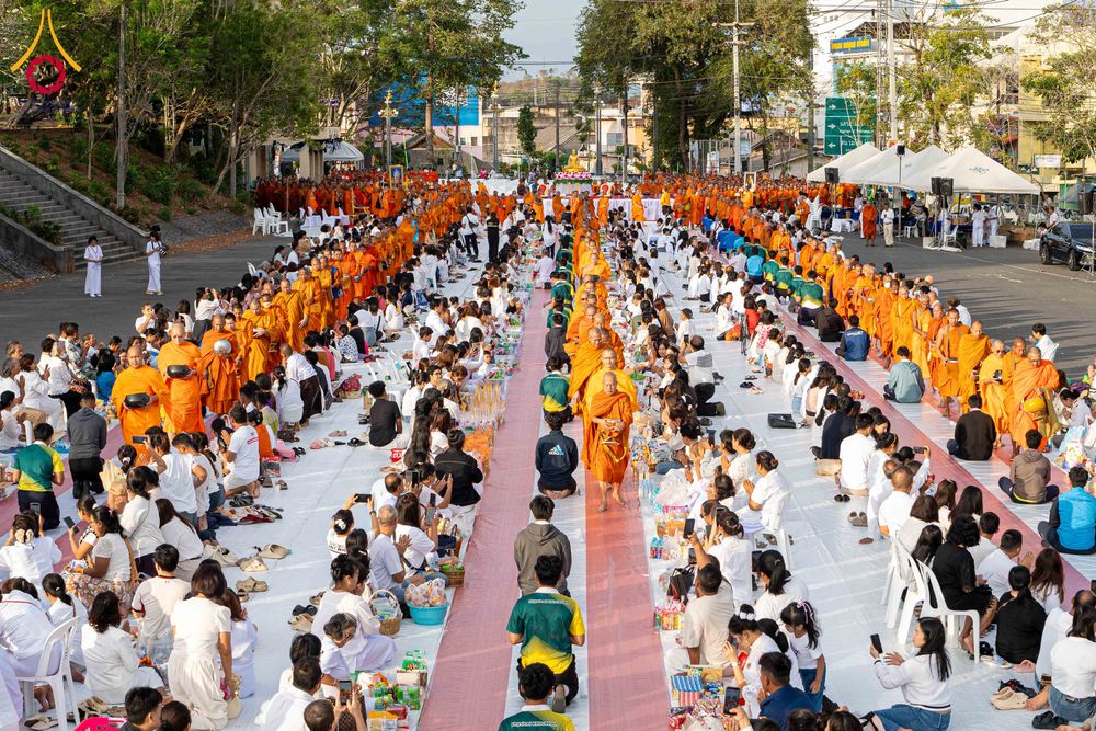 ภาพ No.310338:วันอาทิตย์ที่ 15 กุมภาพันธ์ พ.ศ. 2569 ตักบาตรพระ 1,000 รูป เมืองตรัง ปีที่ 2 ณ ลานพระบรมราชานุสาวรีย์ รัชกาลที่ 5 (หน้าศาลจังหวัดตรัง)อ.เมือง จ.ตรัง