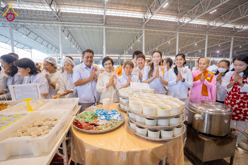 ภาพ No.306261:วันที่ 30 มกราคม พ.ศ. 2569 พิธีถวายภัตตาหารเป็นสังฆทาน แด่พระธรรมยาตรา ณ วัดพระธรรมกาย  จังหวัดปทุมธานี ในโครงการธรรมยาตรา กตัญญูบูชา มหาปูชนียาจารย์ พระมงคลเทพมุนี(สด จนฺทสโร) พระผู้ปราบมาร อนุสรณ์สถาน 7 แห่ง ปีที่ 14