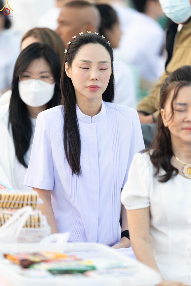 ภาพ No.279764:วันที่ 1 มกราคม พ.ศ.2569 พิธีตักบาตรในวันขึ้นปีใหม่ ณ ลานธรรม วัดพระธรรมกาย