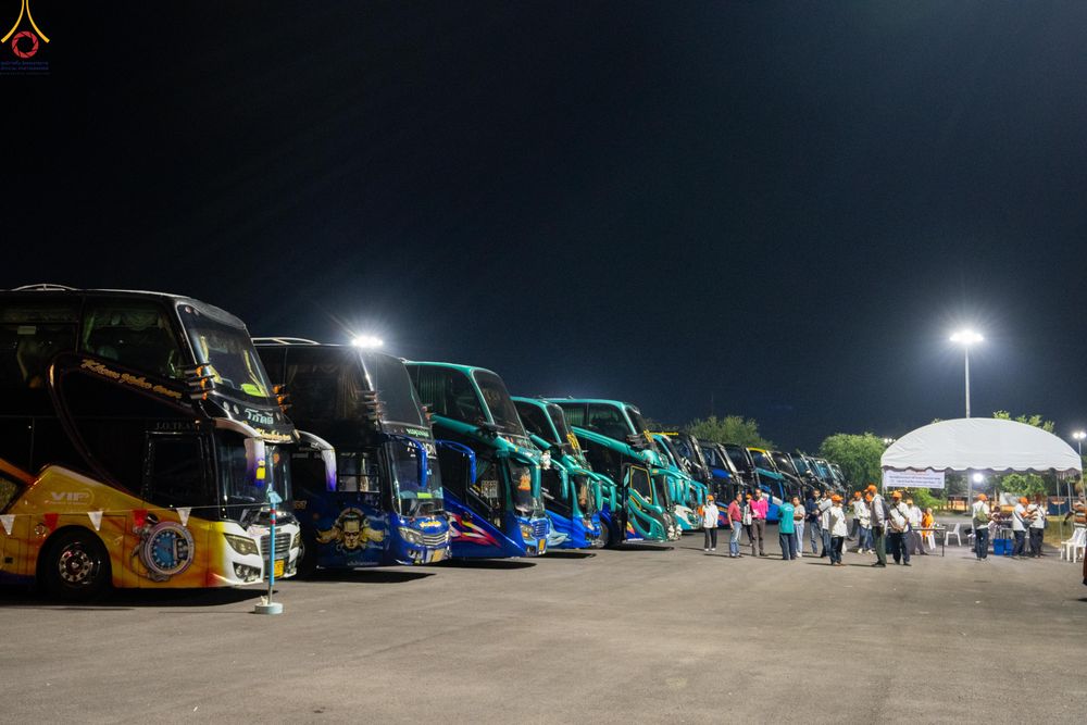 ภาพ No.282545:วันเสาร์ที่ 20 ธันวาคม พ.ศ.2568 พิธีตักบาตรพระ 10,000 รูป (ชุด 2) เนื่องในโอกาส 194 ปี จังหวัดกาญจนบุรี และอุทิศส่วนกุศลให้แด่บรรพชนทั้งหลาย บริเวณถนนสองแคว (Skywalk) เมืองกาญจนบุรี