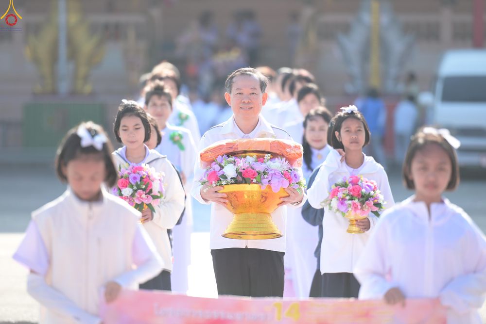 ภาพ No.291206:วันที่ 9 มกราคม พ.ศ. 2569 พิธีทอดผ้าป่าทำนุบำรุงศาสนสถาน ณ วัดนาราภิรมย์ อ.บางเลน จ.นครปฐม ในโครงการธรรมยาตรา กตัญญูบูชา มหาปูชนียาจารย์ พระมงคลเทพมุนี(สด จนฺทสโร) พระผู้ปราบมาร อนุสรณ์สถาน 7 แห่ง ปีที่ 14