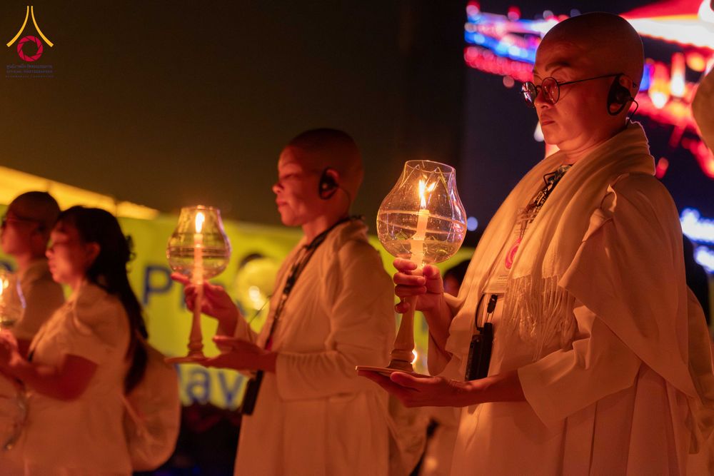 ภาพ No.312344:วันอังคารที่ 3 มีนาคม พ.ศ.2569 พิธีเวียนประทักษิณและจุดมาฆประทีป (ภาพชุดที่ 2) ณ ลานธรรมพระมหาธรรมกายเจดีย์ วัดพระธรรมกาย