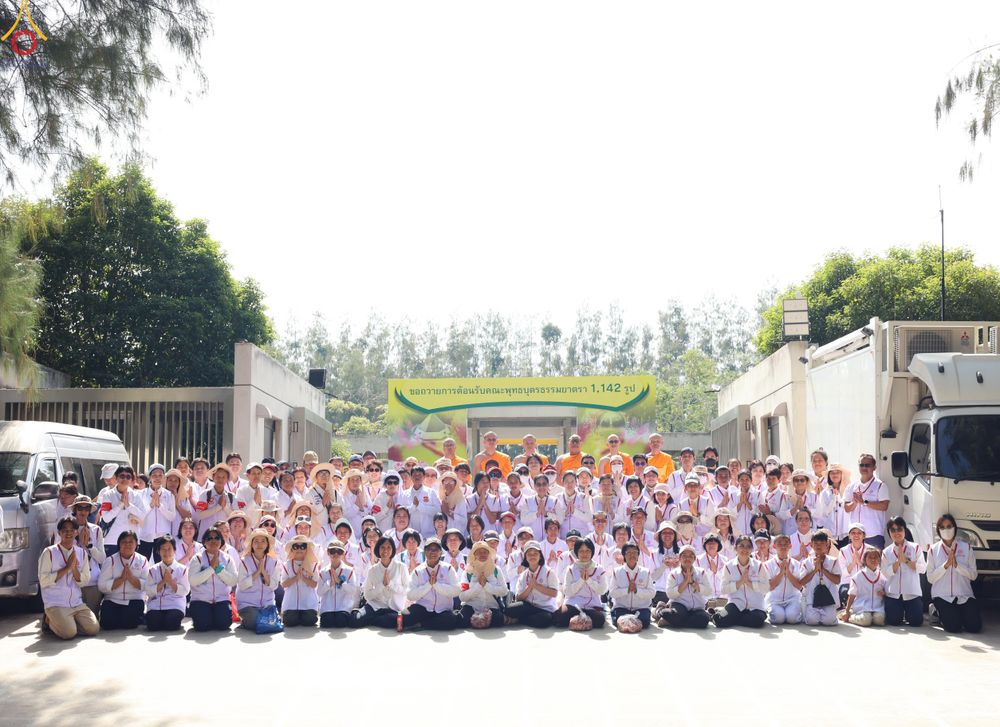 ภาพ No.296234:ภาพเบื้องหลังอาสาสมัครรวมใจ ชุดที่ 2 ในโครงการธรรมยาตรา กตัญญูบูชา มหาปูชนียาจารย์ พระมงคลเทพมุนี(สด จนฺทสโร) พระผู้ปราบมาร อนุสรณ์สถาน 7 แห่ง ปีที่ 14