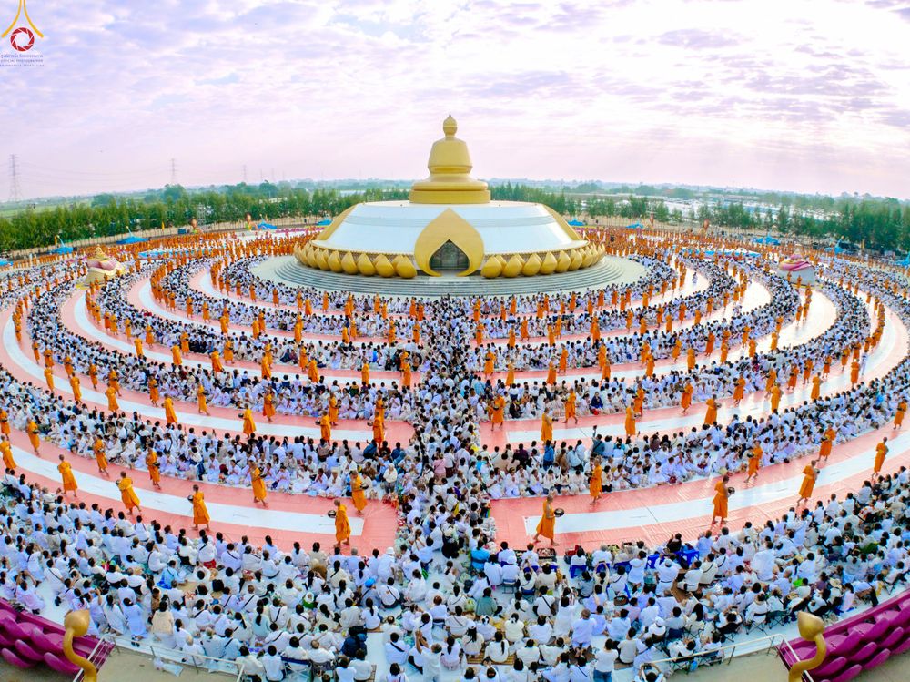 ภาพ No.302659:วันที่ 24 มกราคม พ.ศ. 2569 พิธีตักบาตรพระธรรมยาตรา(ภาพชุดที่ 2) ณ อนุสรณ์สถานลำดับที่ 5 สถานที่เผยแผ่วิชชาธรรมกายครั้งแรก อนุสรณ์สถานบางปลา วัดบางปลา อำเภอบางเลน จังหวัดนครปฐม ในโครงการธรรมยาตรา กตัญญูบูชา มหาปูชนียาจารย์ พระมงคลเทพมุนี(สด จนฺทสโร) พระผู